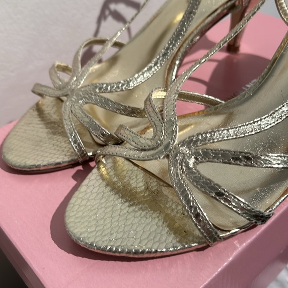 Le Chateau Shoes - Picture 2 of 6
